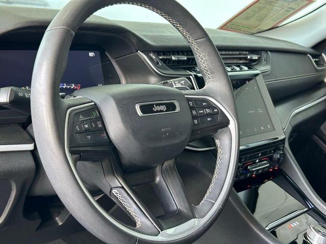 Photo of 2023 Silver Zynith Jeep Grand Cherokee L