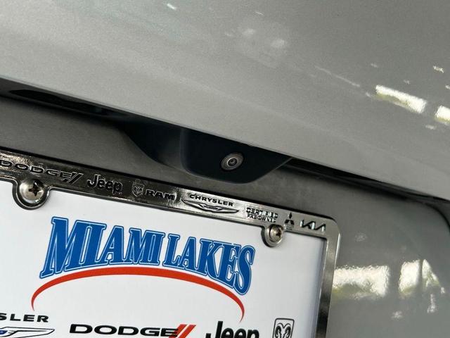 Photo of 2023 Silver Zynith Jeep Grand Cherokee L
