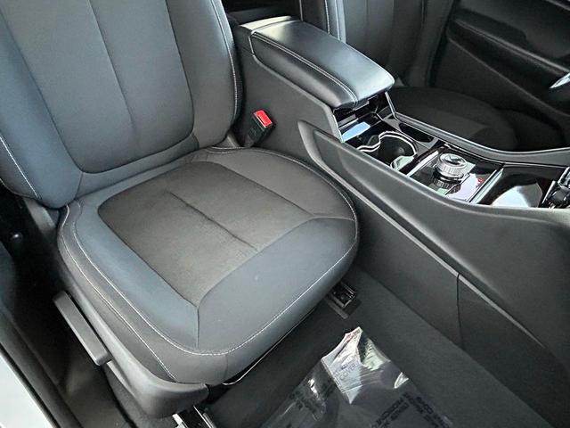 Photo of 2023 Silver Zynith Jeep Grand Cherokee L