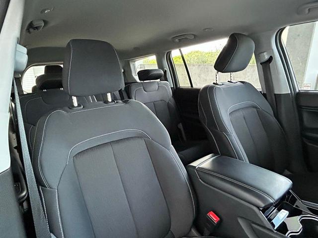 Photo of 2023 Silver Zynith Jeep Grand Cherokee L