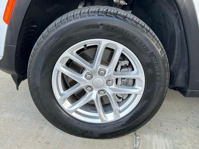 Photo of 2023 Silver Zynith Jeep Grand Cherokee L