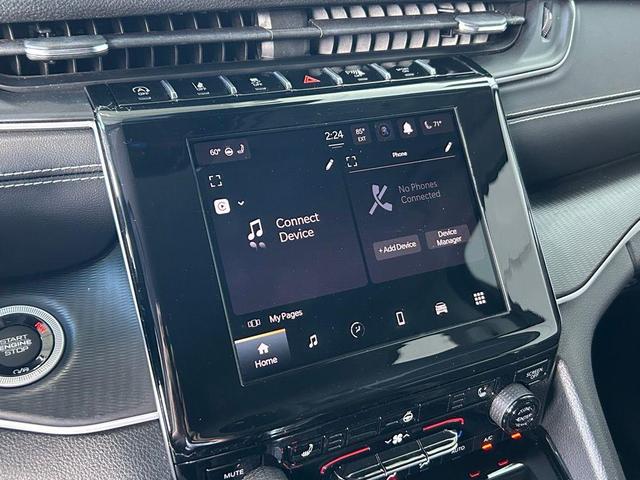Photo of 2023 Silver Zynith Jeep Grand Cherokee L