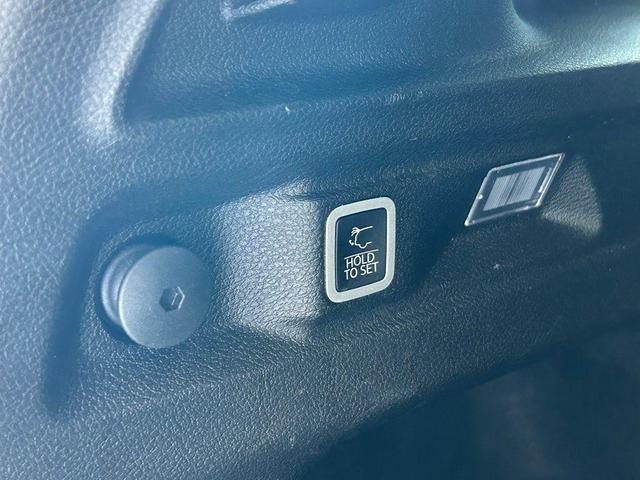 Photo of 2023 Silver Zynith Jeep Grand Cherokee L