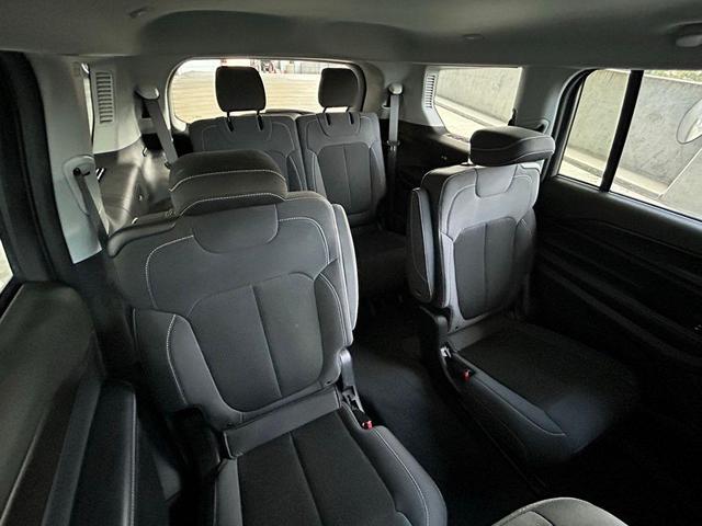 Photo of 2023 Silver Zynith Jeep Grand Cherokee L