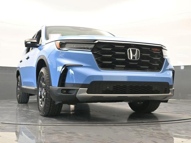 Photo of 2025 Blue Honda Pilot