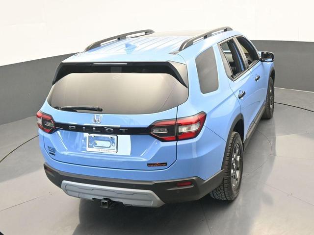 Photo of 2025 Blue Honda Pilot