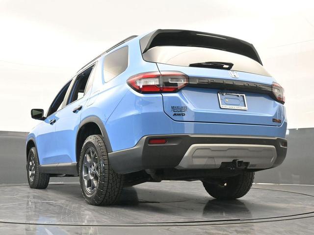 Photo of 2025 Blue Honda Pilot