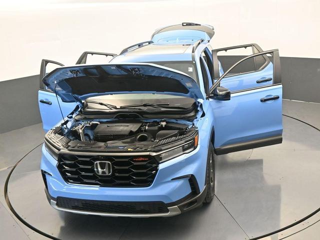 Photo of 2025 Blue Honda Pilot