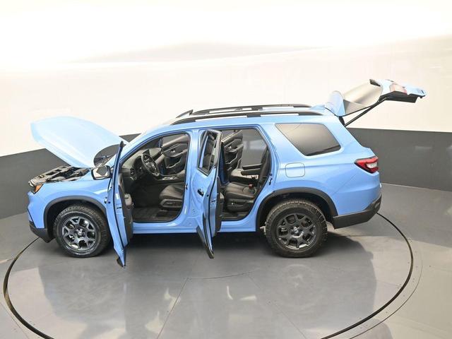 Photo of 2025 Blue Honda Pilot