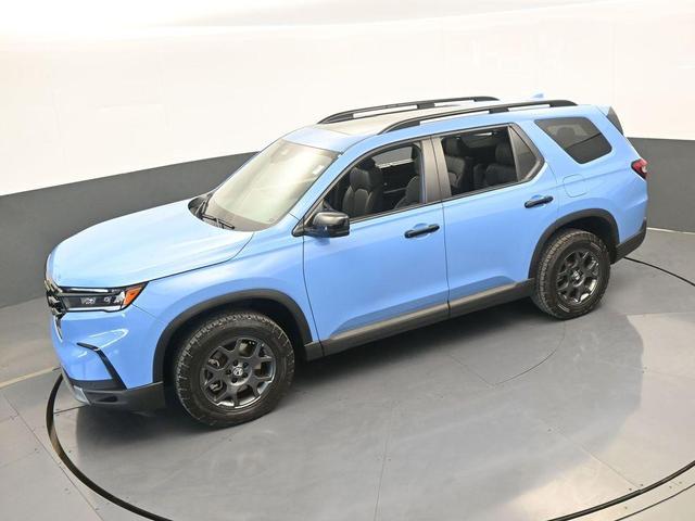 Photo of 2025 Blue Honda Pilot