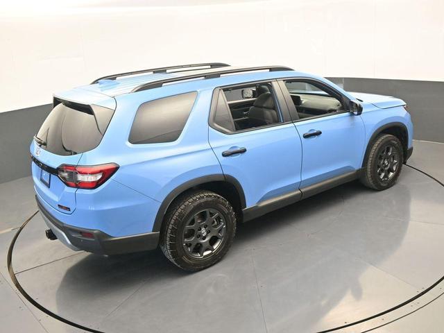 Photo of 2025 Blue Honda Pilot
