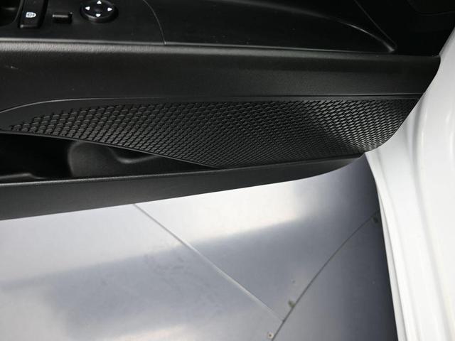 Photo of 2024 White Hyundai ELANTRA
