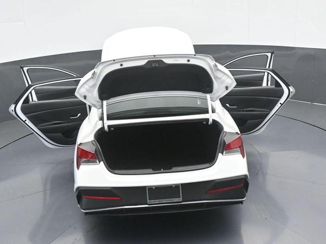 Photo of 2024 White Hyundai ELANTRA