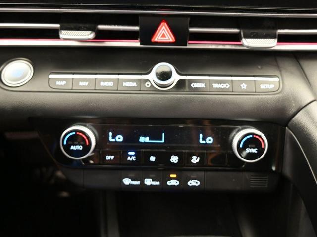 Photo of 2024 White Hyundai ELANTRA