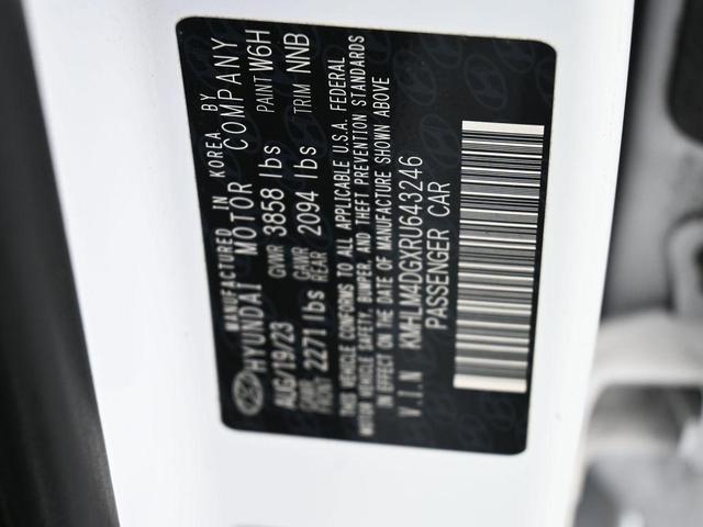 Photo of 2024 White Hyundai ELANTRA