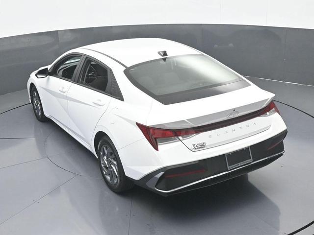 Photo of 2024 White Hyundai ELANTRA