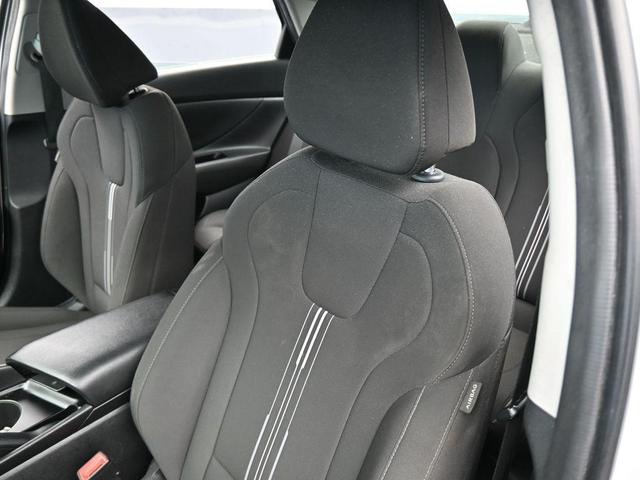 Photo of 2024 White Hyundai ELANTRA