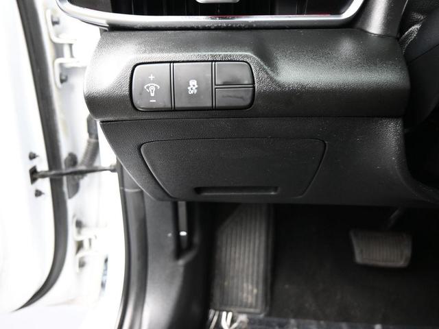 Photo of 2024 White Hyundai ELANTRA