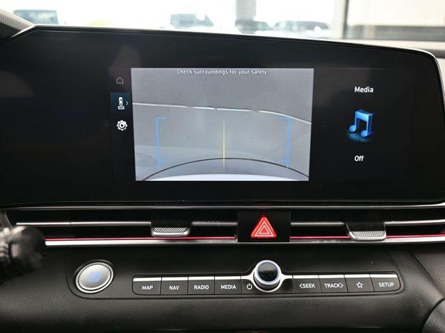 Photo of 2024 White Hyundai ELANTRA