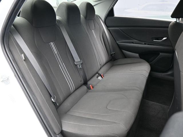 Photo of 2024 White Hyundai ELANTRA