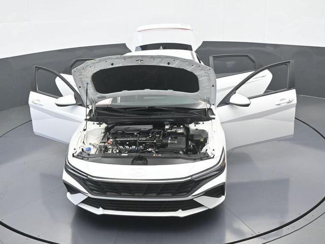 Photo of 2024 White Hyundai ELANTRA