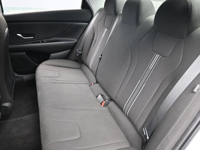 Photo of 2024 White Hyundai ELANTRA