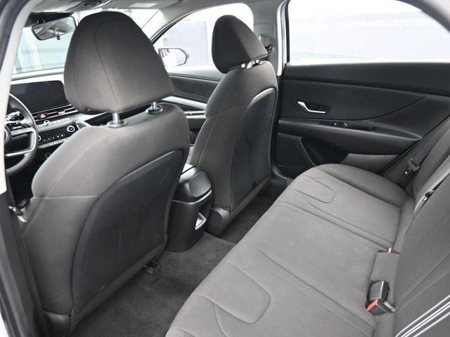 Photo of 2024 White Hyundai ELANTRA