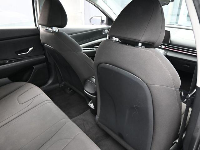 Photo of 2024 White Hyundai ELANTRA