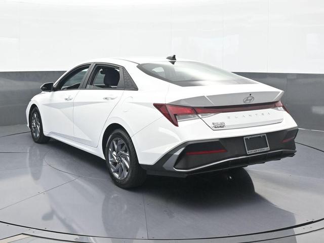 Photo of 2024 White Hyundai ELANTRA
