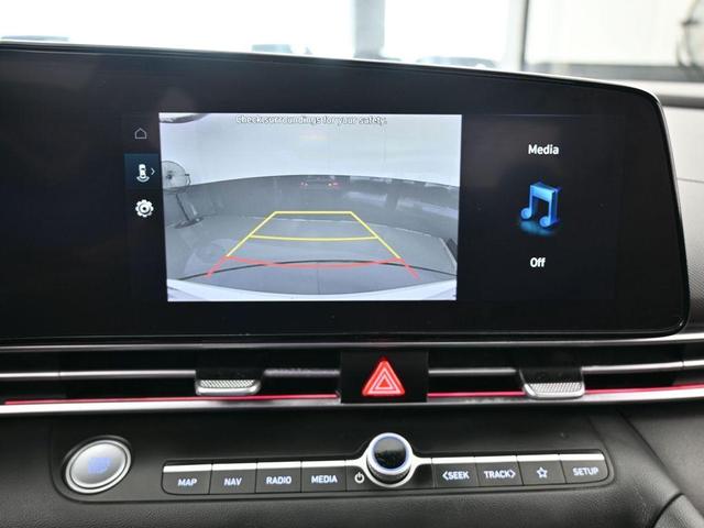 Photo of 2024 White Hyundai ELANTRA