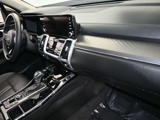 Photo of 2023 Glacial White Pearl Kia Sorento
