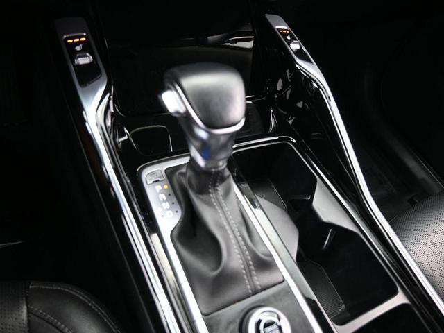 Photo of 2023 Glacial White Pearl Kia Sorento
