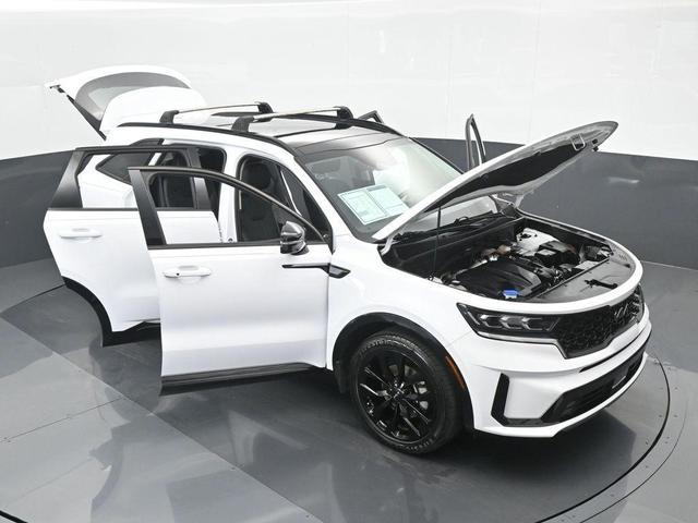 Photo of 2023 Glacial White Pearl Kia Sorento