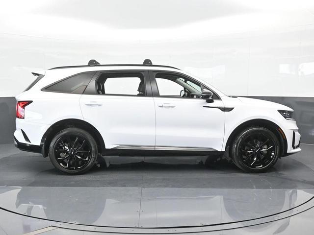Photo of 2023 Glacial White Pearl Kia Sorento