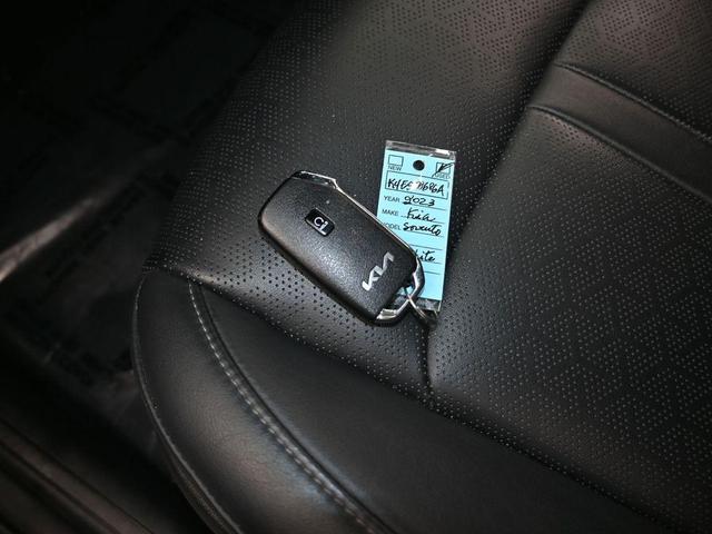 Photo of 2023 Glacial White Pearl Kia Sorento