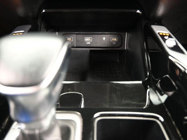 Photo of 2023 Glacial White Pearl Kia Sorento