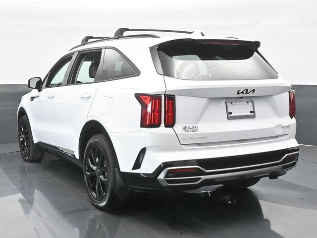 Photo of 2023 Glacial White Pearl Kia Sorento