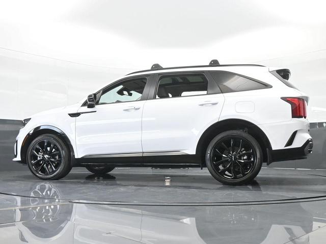 Photo of 2023 Glacial White Pearl Kia Sorento