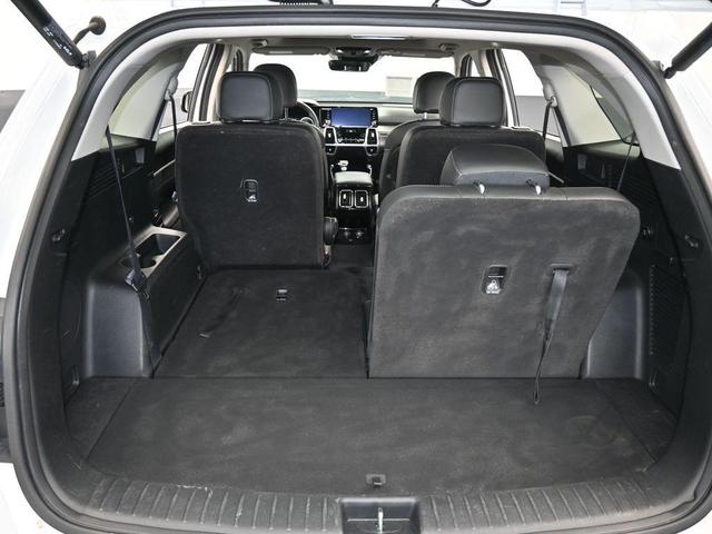 Photo of 2023 Glacial White Pearl Kia Sorento