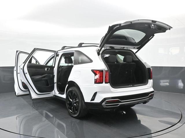 Photo of 2023 Glacial White Pearl Kia Sorento