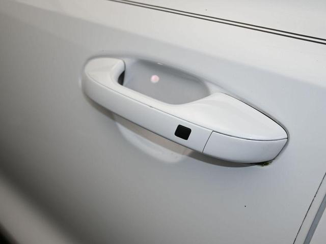 Photo of 2023 Glacial White Pearl Kia Sorento