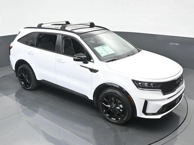 Photo of 2023 Glacial White Pearl Kia Sorento