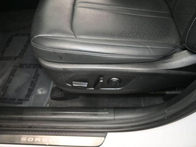 Photo of 2023 Glacial White Pearl Kia Sorento
