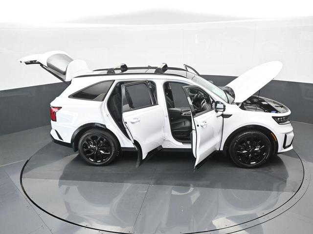 Photo of 2023 Glacial White Pearl Kia Sorento