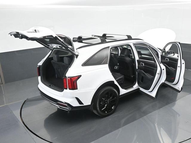 Photo of 2023 Glacial White Pearl Kia Sorento