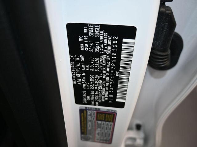Photo of 2023 Glacial White Pearl Kia Sorento