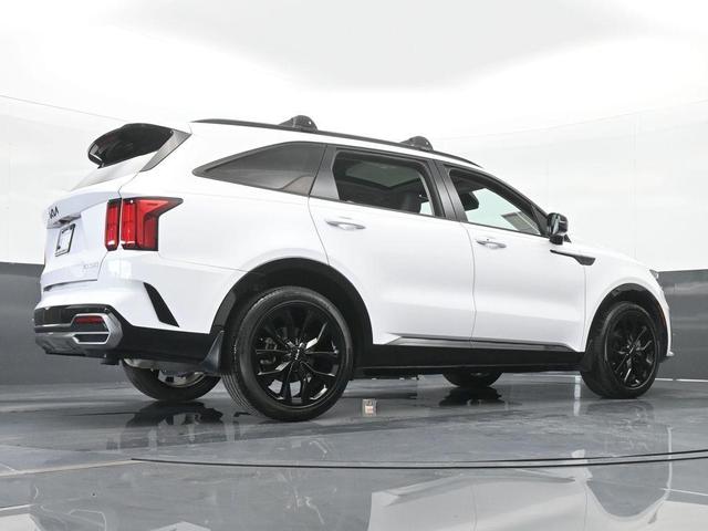 Photo of 2023 Glacial White Pearl Kia Sorento