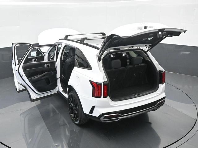 Photo of 2023 Glacial White Pearl Kia Sorento