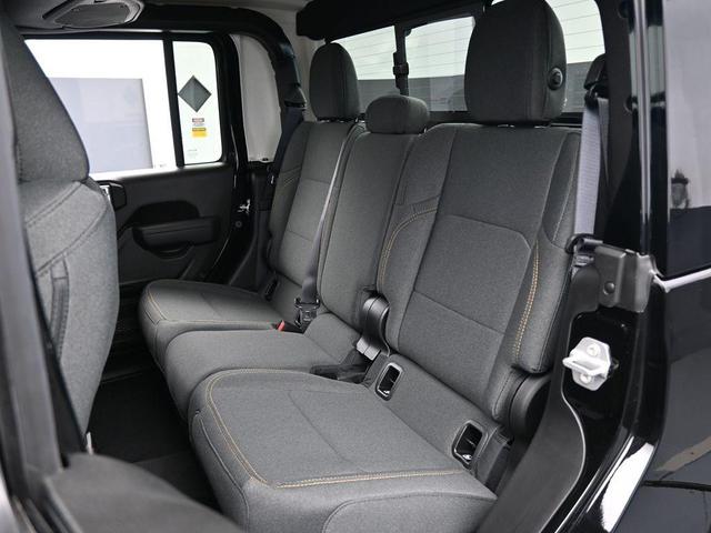 Photo of 2025 Black Clearcoat Jeep Gladiator