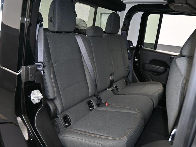 Photo of 2025 Black Clearcoat Jeep Gladiator